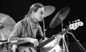 Jueves 16h - Instrumento Grupal Bajo Iniciación (25/26)